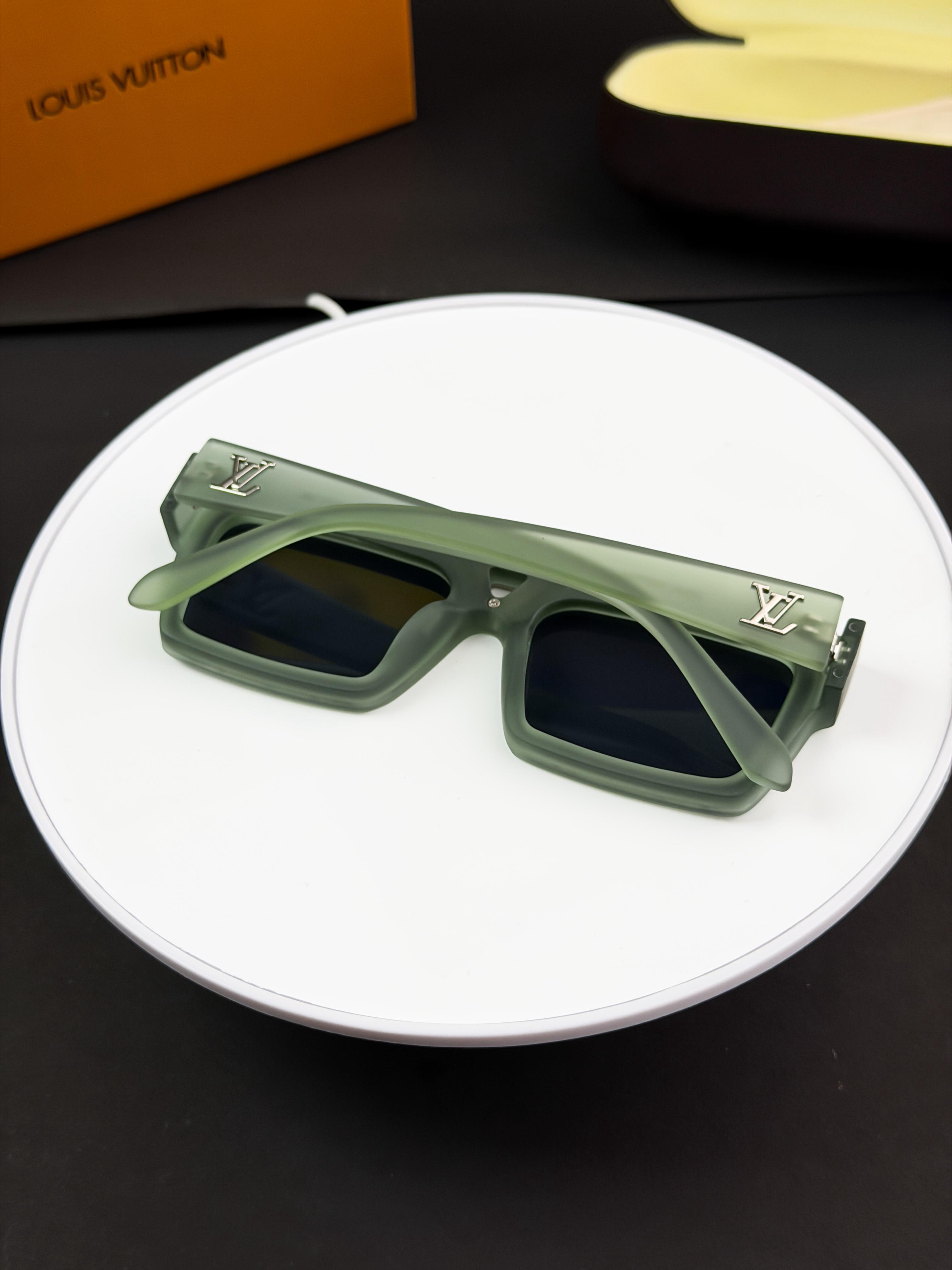 LOUIS VUITTON GREEN 1984